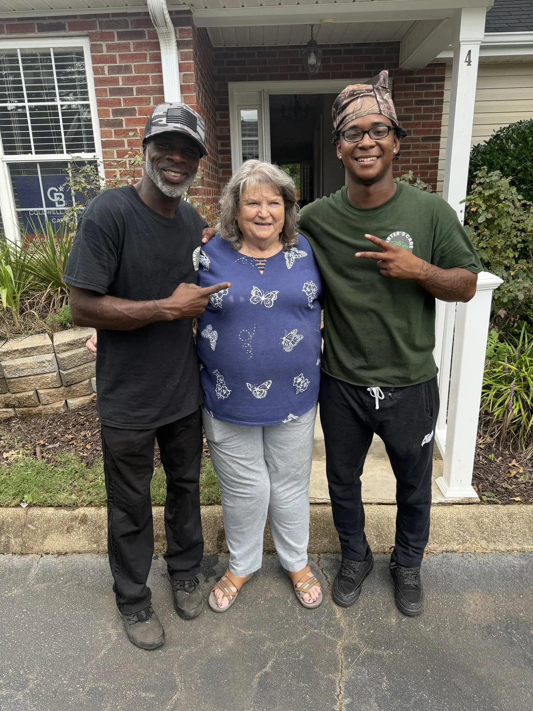 Carter's Moving customer with the moving crew after a completed home move